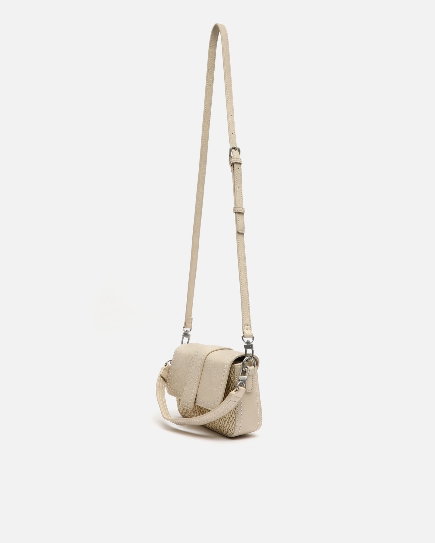 Bolso De Piel y Rafia Elegante