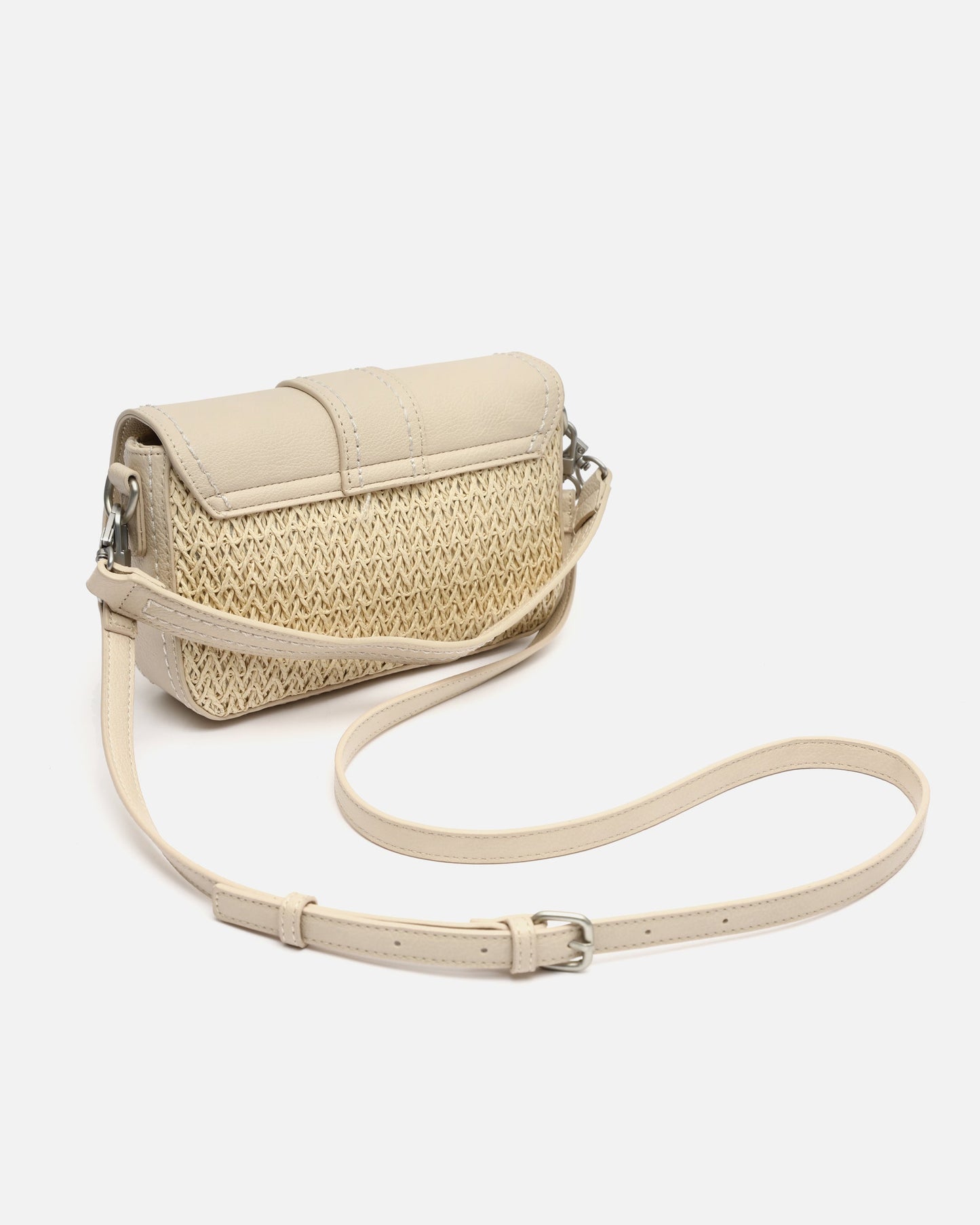 Bolso De Piel y Rafia Elegante