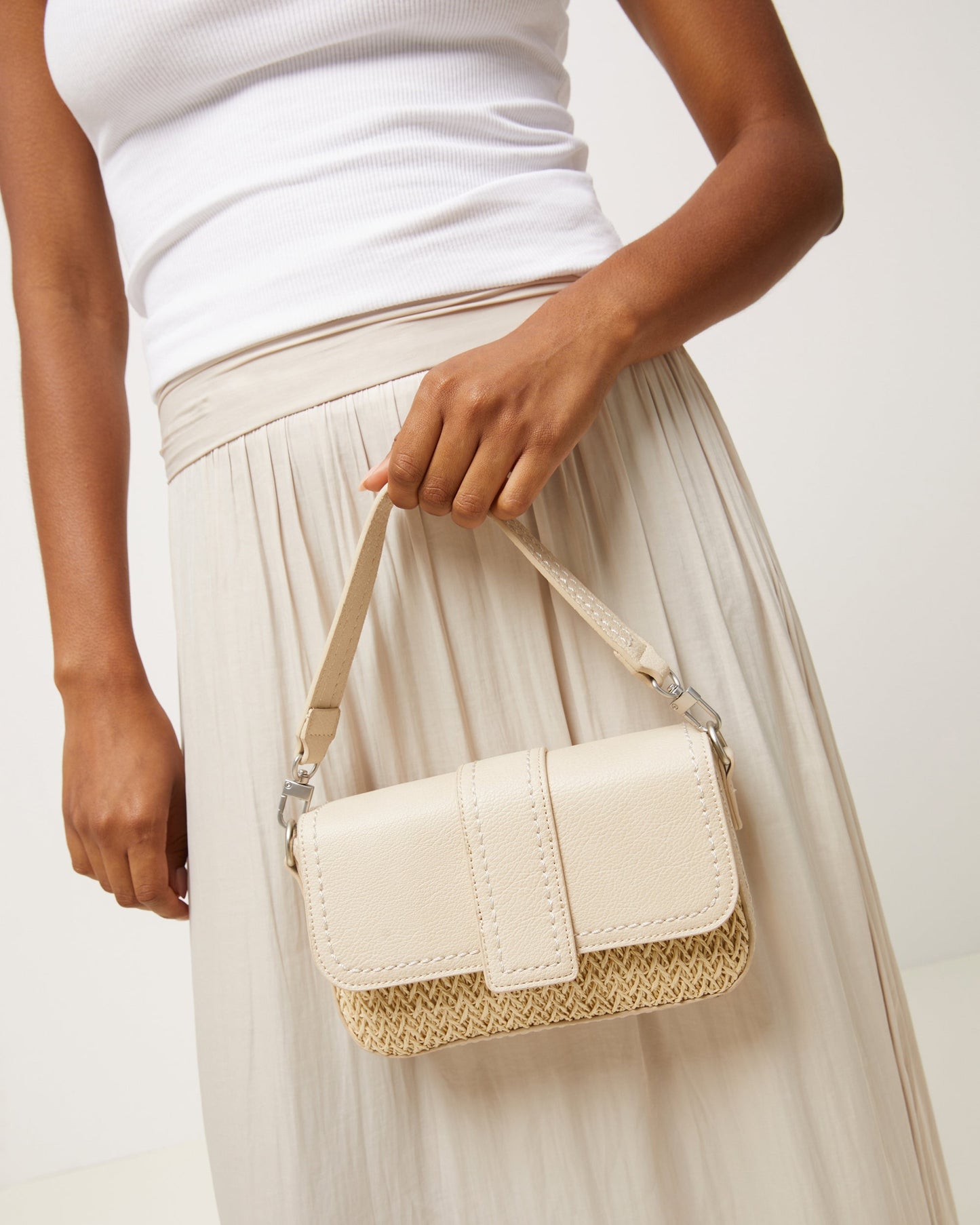 Bolso De Piel y Rafia Elegante