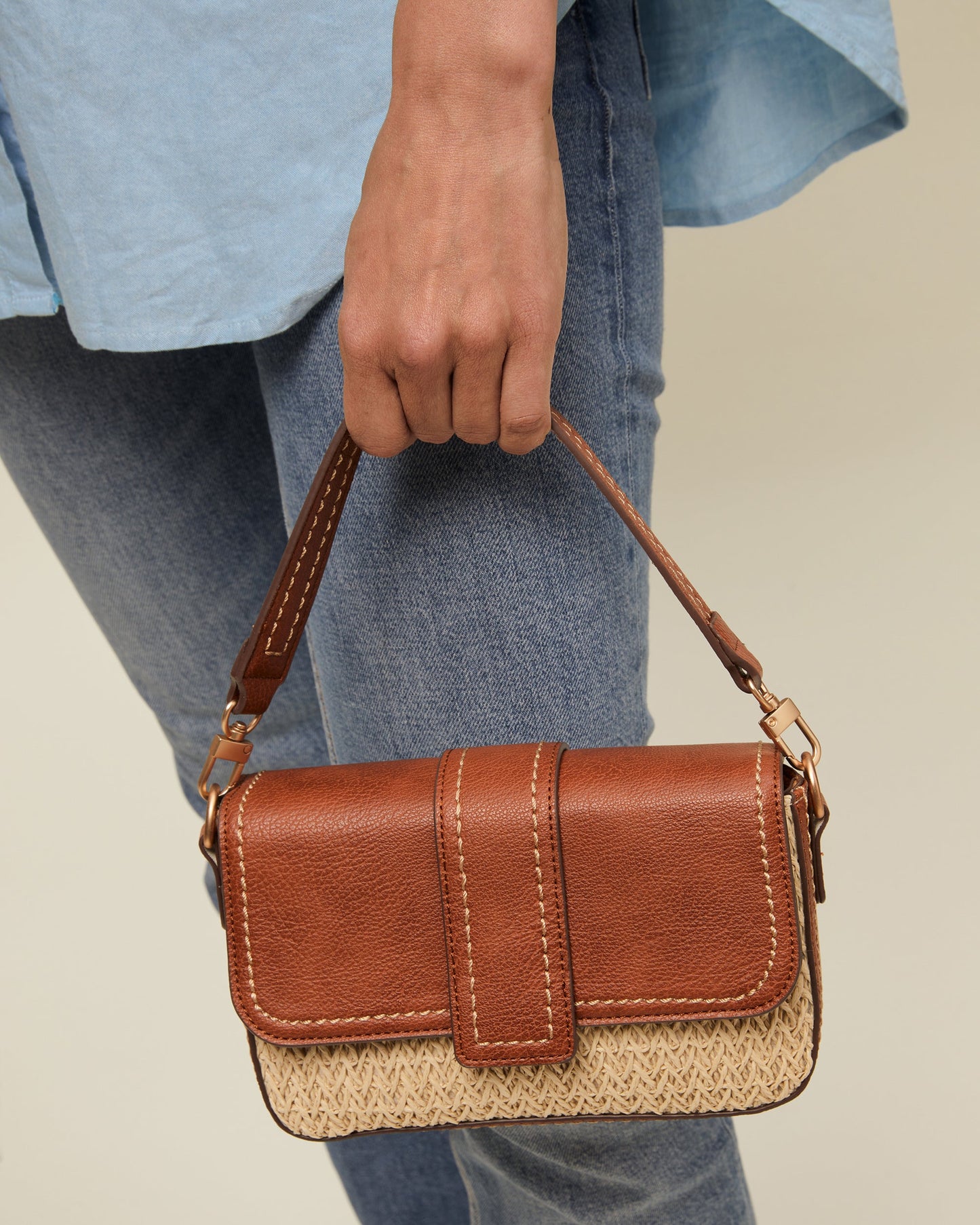 Bolso De Piel y Rafia Elegante